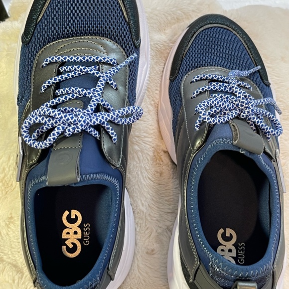 Beautiful Designer GBG Los Angeles Athletic Shoe -Women - Picture 6 of 9